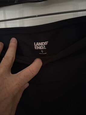 Lands' End Black cropped active pants.